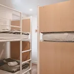 Auberge Saintlo Montreal Hostel