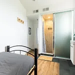 Auberge Saintlo Montreal Hostel